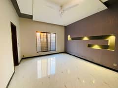 1 Kanal Lush Condition House Available For Rent