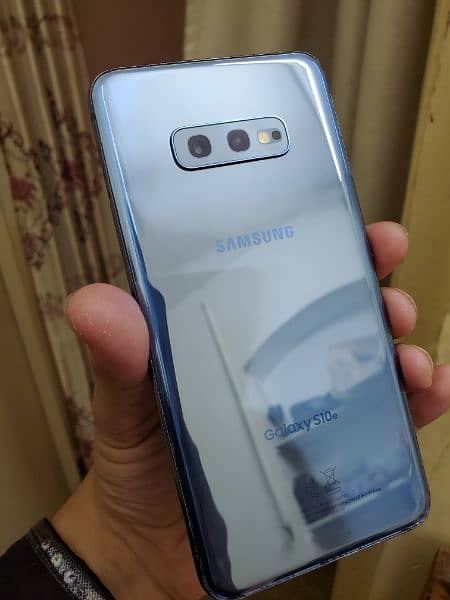 Samsung Galaxy s10e Non pta 10/10 condition 9