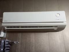 Gree split unit AC in working condition.