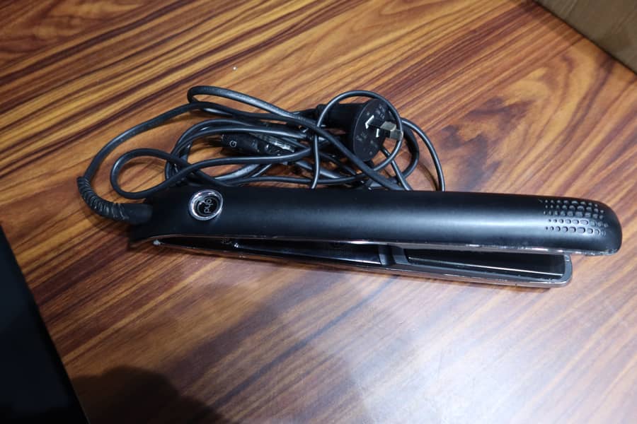 GHD 6.0 Original Professional Hair Straightener In Good Condition 0