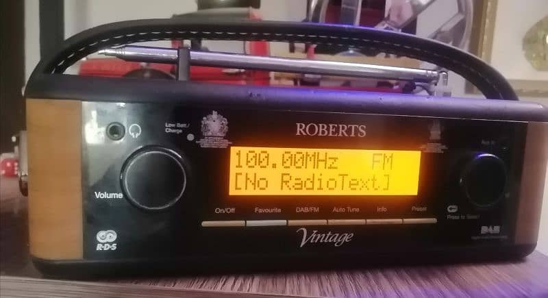 Roberts Digital Radio Vintage England 11