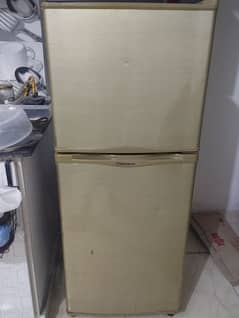 URGENT SALE Dawlance 9122 Medium sized fridge