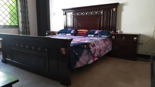 King size bed and dressing table