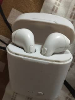 Airbuds / AirPods (Like New)