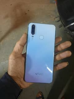 vivo.   y 17   8/256urgently for sale
