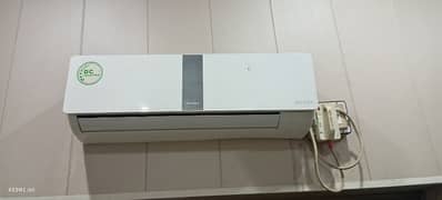 SiNGER Ac 1 ton DC Inverter new condition only serious buyer contact