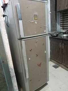 dawlance fridge bahut behtreen cooling and 8/10 condition.