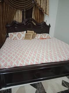 King Size Bed in perfect condition with metress