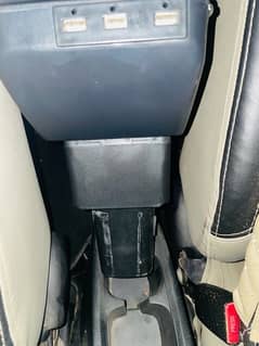 honda city 2009-21-Armrest console