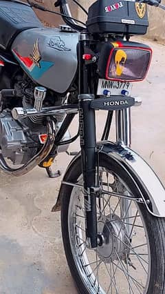 Honda 125 urgent for sale condition 10by10