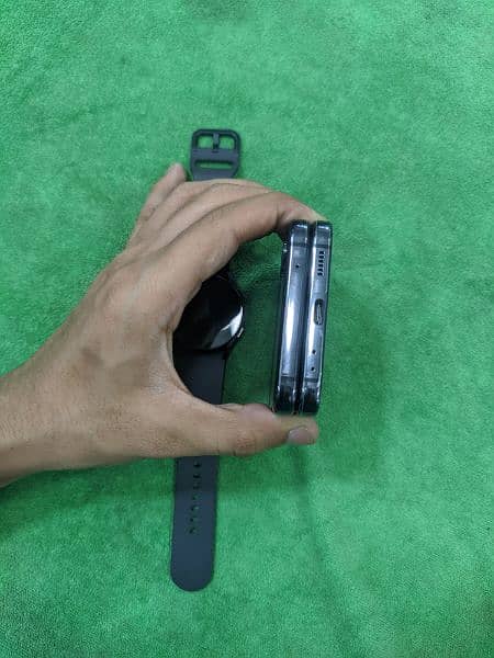 Samsung Galaxy Flip 4 8/512 with Galaxy Watch 5 2
