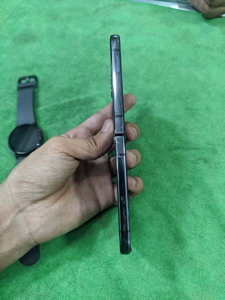 Samsung Galaxy Flip 4 8/512 with Galaxy Watch 5 4