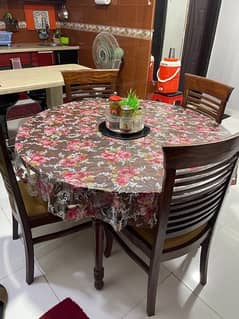 round dinning table,
