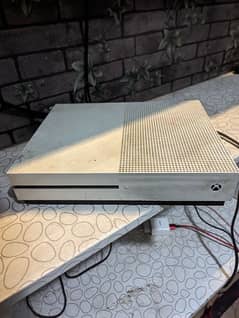 Xbox one S with controller and few games