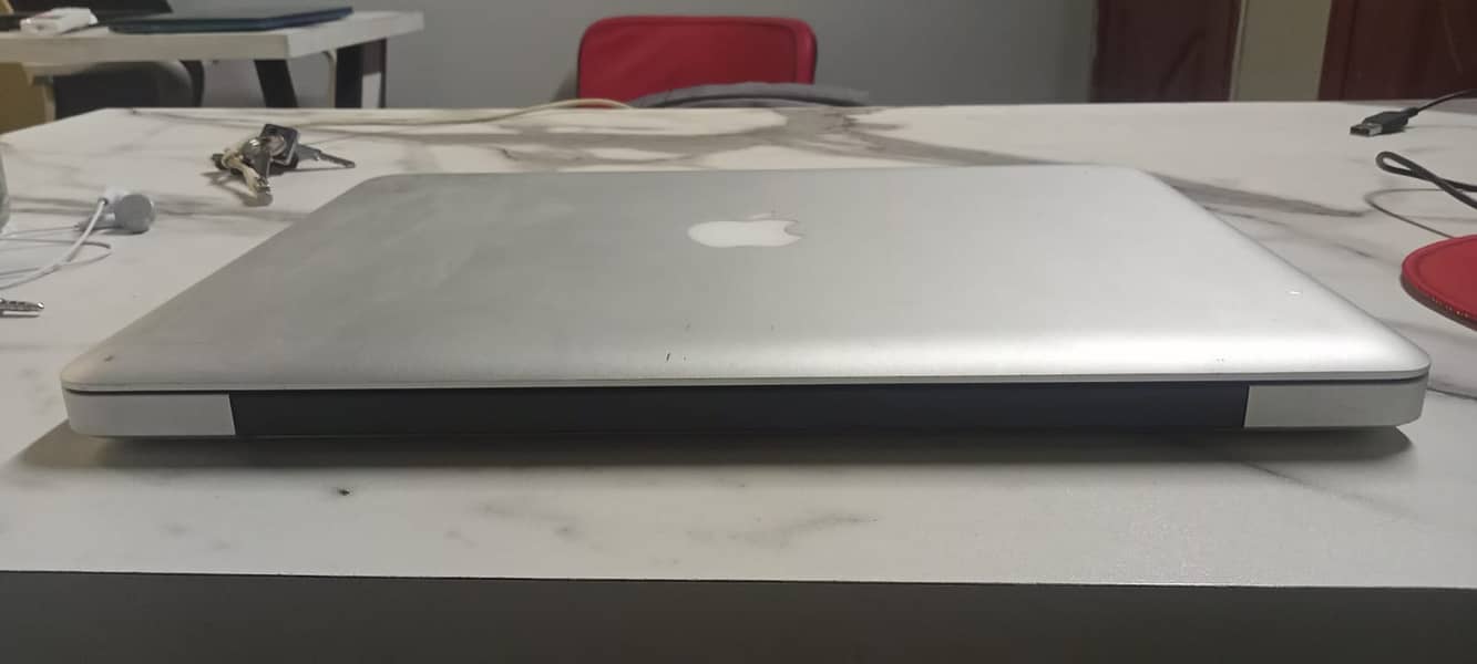 MacBook Pro13-inch, Early 2011 (6 GB / 320 GB) RS. 20,000 6