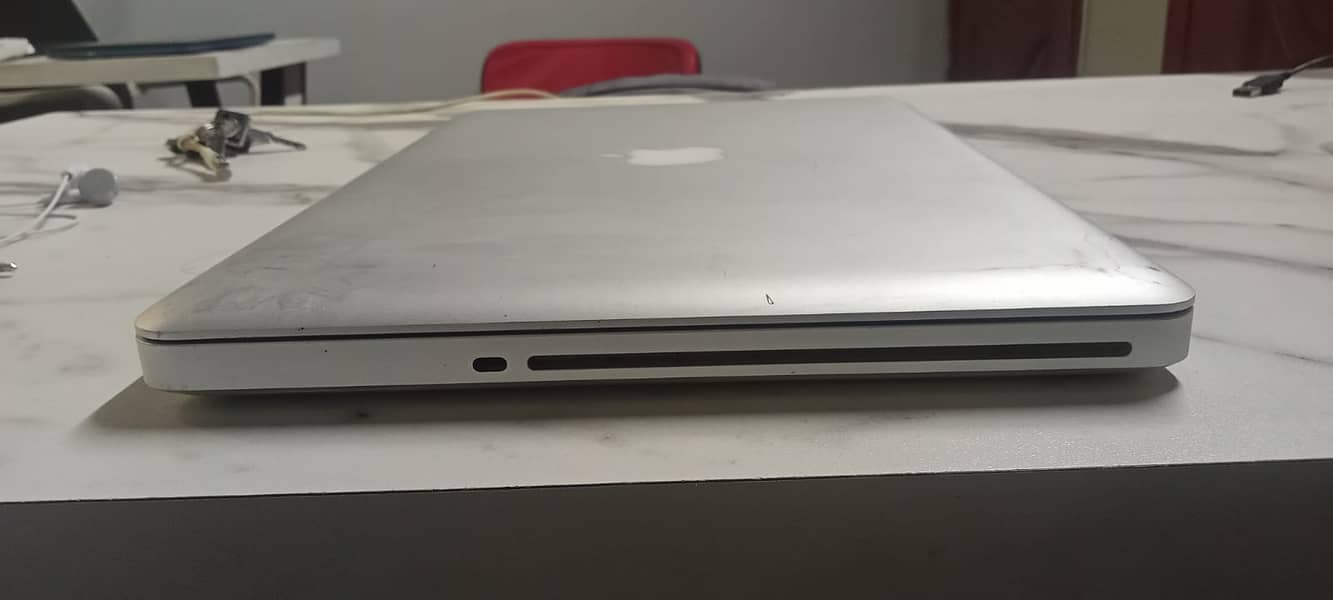 MacBook Pro13-inch, Early 2011 (6 GB / 320 GB) RS. 20,000 8