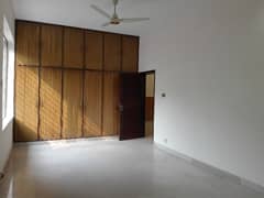 1 Kanal House Situated In Model Town - Block C For rent