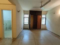 10-Marla 03-Bed, 2nd Floor Flat Available For Rent in Askari 5 Lahore.