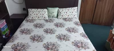 Bed Set  For sale, 2 drawers and 4 inch matress