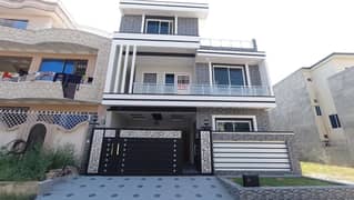 Highly-Desirable House Available In Jinnah Gardens For sale