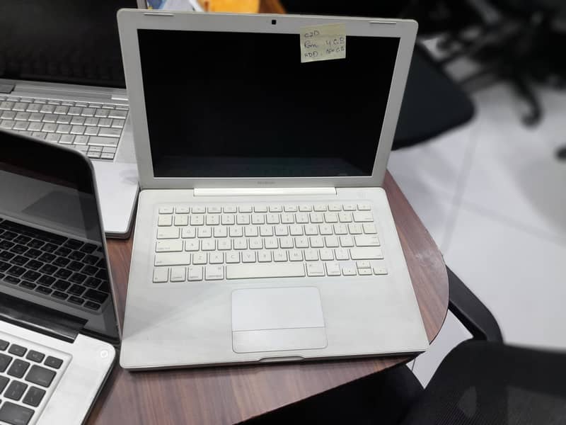 Four Apple Laptops in Asis Condition,Pictures Attached, Fixed Price 3