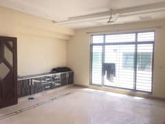1 Kanal Beautiful Luxurious Upper Portion For Rent in DHA Phase 4 Lahore