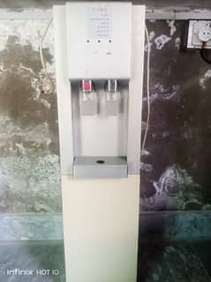 SAGA Water Dispenser
