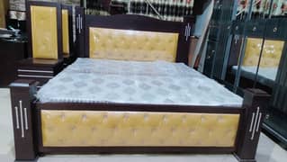 king size bed side table and dresssng new