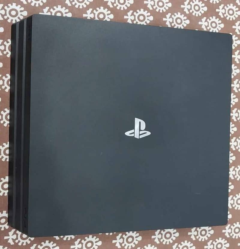 PS4 Pro UK imported: 1Tb with 2 original Controllers 4