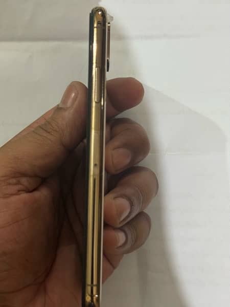 I am sale iPhone XS 64GB gold color single sim pta approved 3