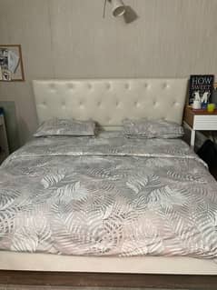 Bed / Bed Set / King Size Bed / Double Bed