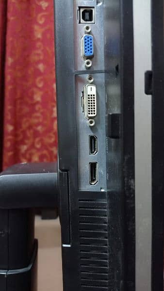 HP 22-inch LED Monitor urgent 3