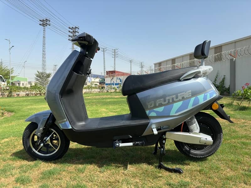 YJ Future Cruise Electric Bike - scooty 1