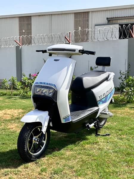 YJ Future Cruise Electric Bike - scooty 3