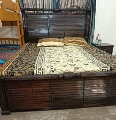 King size bed set (bed+ 2 side tables+ dressing table)