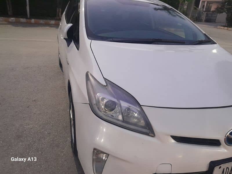 yoyota prius hybrid s pacage 3