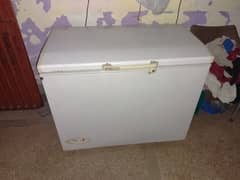 deluxe company freezer for sale in good condition