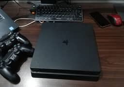 PS4 slim 500 gb with 2 controlers