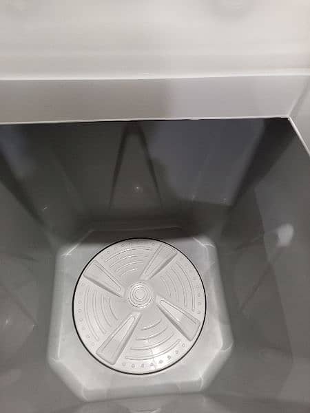 Brand new type Washing machine 2