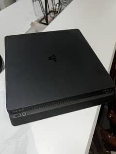 Ps4 Slim with 3 Games