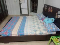 condition 10/8 1 year used with mattress 35 and without mattress 22