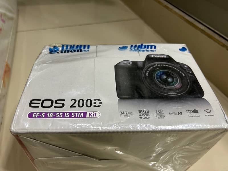 Canon 200D / Canon SL2 (with complete box) 0