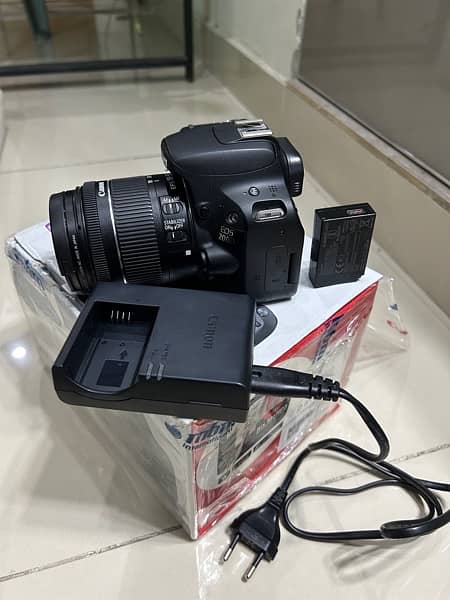 Canon 200D / Canon SL2 (with complete box) 1
