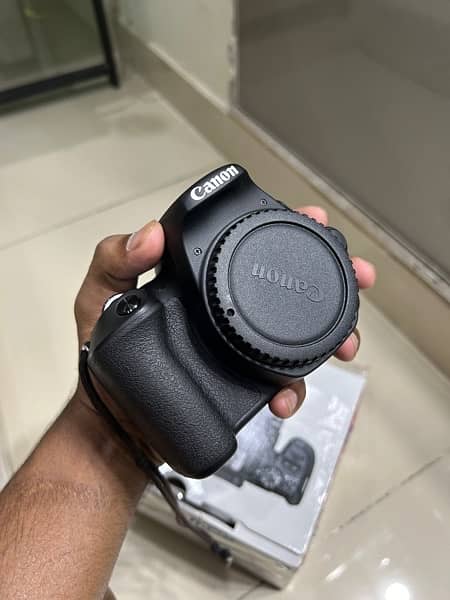 Canon 200D / Canon SL2 (with complete box) 2