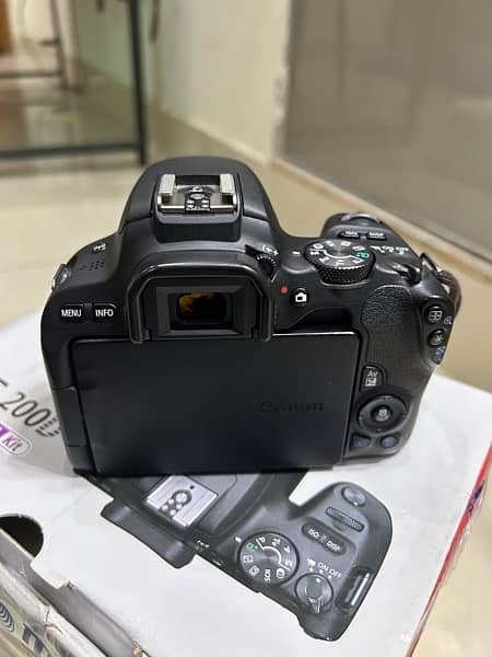 Canon 200D / Canon SL2 (with complete box) 4
