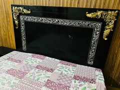 black color bed in good condition with mattres