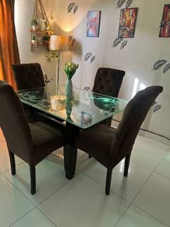 Dining table with 4 foamic chairs
