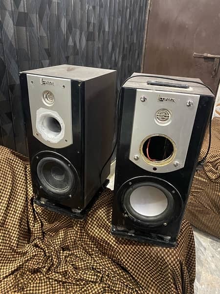 speakers 3