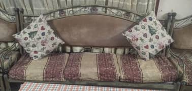 Heavy rod iron sofaset 7 seater with centre table