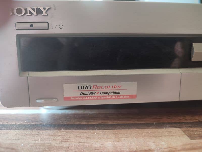 Sony DVD Player & Recorder 0